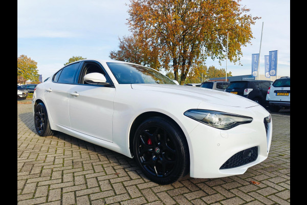 Alfa Romeo Giulia 2.0T Super