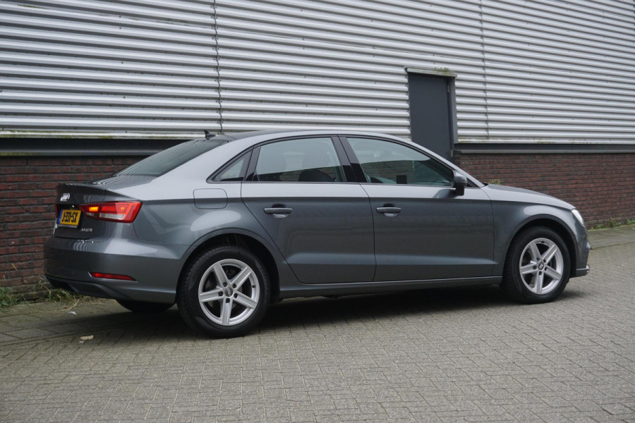 Audi A3 Limousine 30 TFSI 115PK Bi-Xenon/Navigatie/Cruise control/Parkeersensoren.