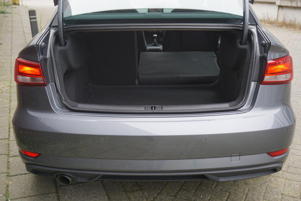 Audi A3 Limousine 30 TFSI 115PK Bi-Xenon/Navigatie/Cruise control/Parkeersensoren.