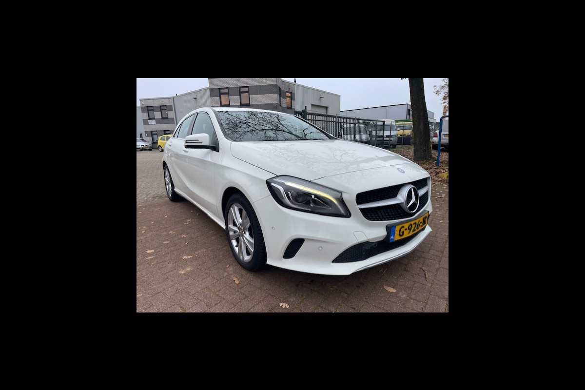 Mercedes-Benz A-Klasse 180 Ambition Automaat 104.000km Airco,Cruisecontrol,Navigatie