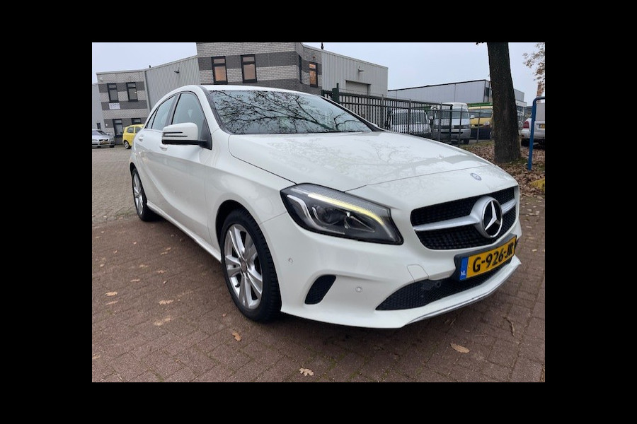 Mercedes-Benz A-Klasse 180 Ambition Automaat 104.000km Airco,Cruisecontrol,Navigatie