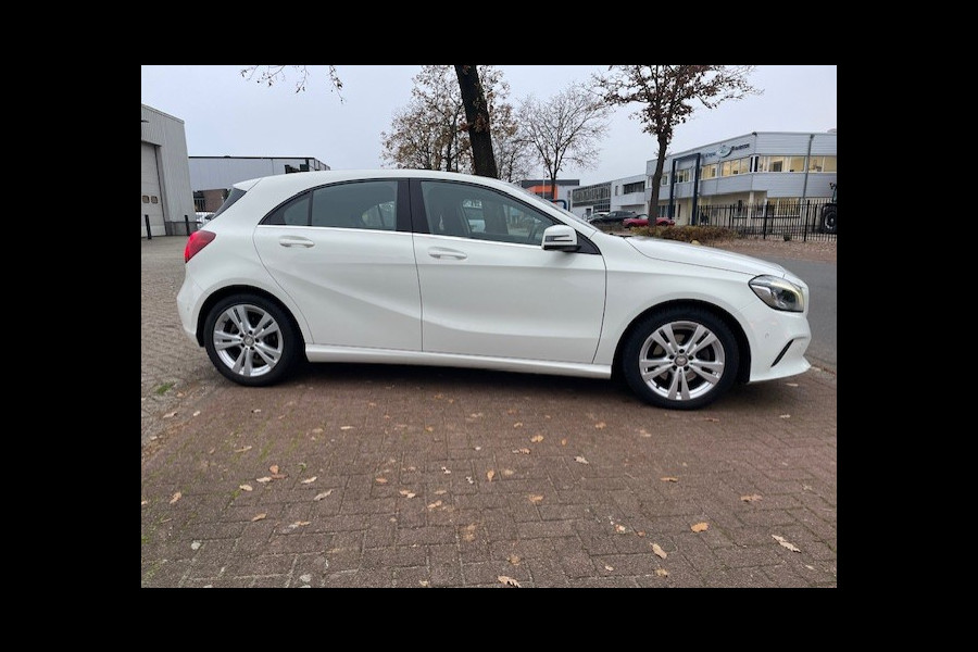 Mercedes-Benz A-Klasse 180 Ambition Automaat 104.000km Airco,Cruisecontrol,Navigatie