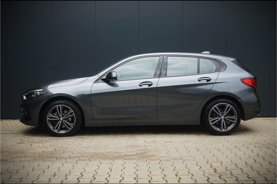 BMW 1-serie 118i Executive Ed. Sport | Virtual Dash | Leer | Led | Keyless | PDC | NAP | Shadow Line | Automaat | Sport Stoel/Stuur | Navigatie Prof. | BTW | Aut. Airco | Cruise Control |