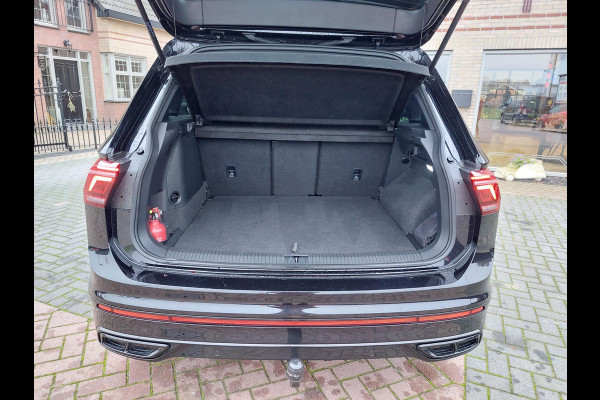 Volkswagen Tiguan 1.4 TSI eHybrid R-Line Black Style | Pano | Trekhaak | ACC