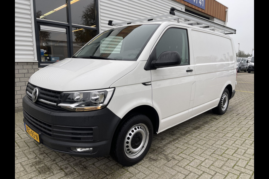 Volkswagen Transporter 2.0 TDI 102pk L1H1 Comfortline / vaste prijs rijklaar € 17.950 ex btw / lease vanaf € 329 / airco / cruise / trekhaak / imperial / Bott ingerichte laadruimte / euro 6 diesel !