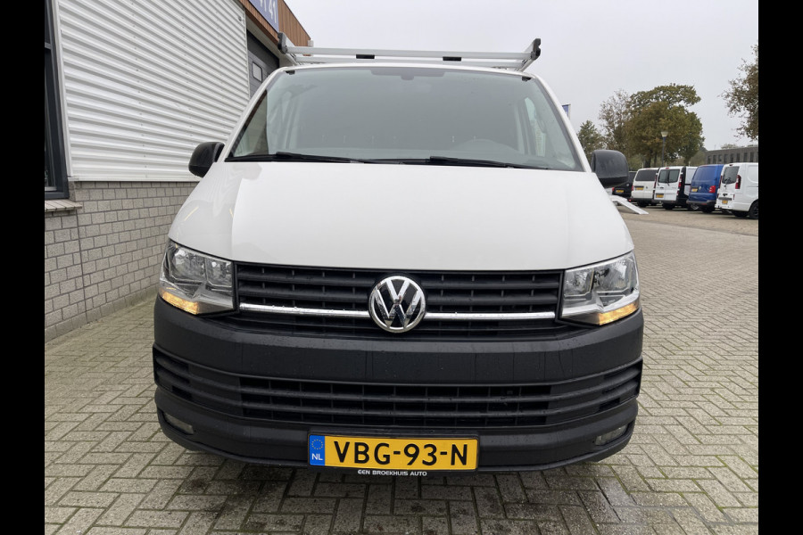 Volkswagen Transporter 2.0 TDI 102pk L1H1 Comfortline / vaste prijs rijklaar € 17.950 ex btw / lease vanaf € 329 / airco / cruise / trekhaak / imperial / Bott ingerichte laadruimte / euro 6 diesel !