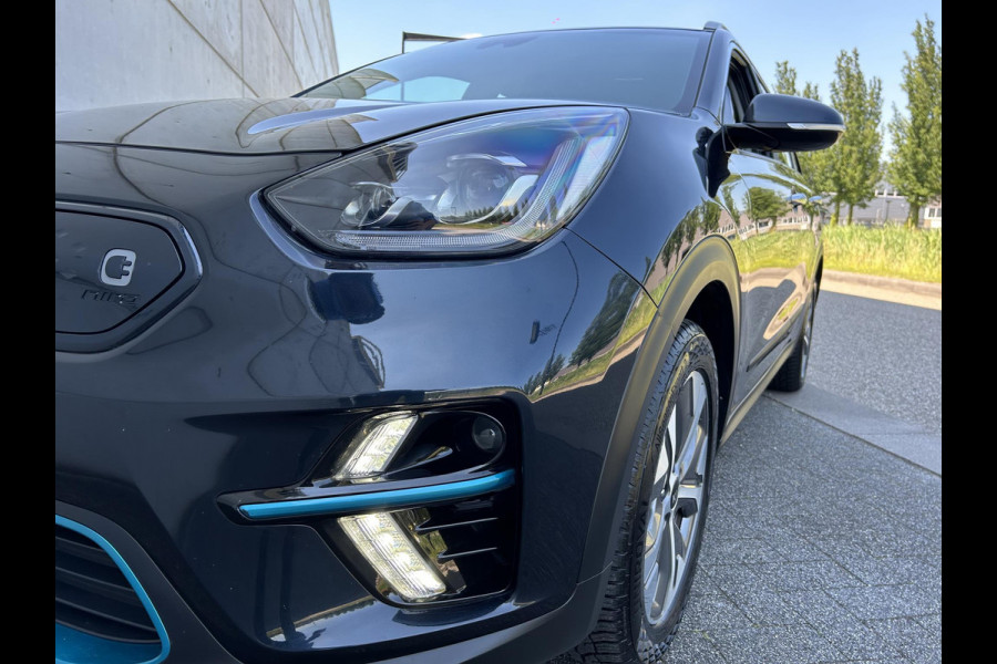 Kia e-Niro DynamicPlusLine 64 kWh Automaat | Leder | Camera | Navi | Stuur-/Stoelverwarming | Key-Less | Clima | Apple CarPlay/Android Auto | 17" Velgen | PDC | Cruise | LED |