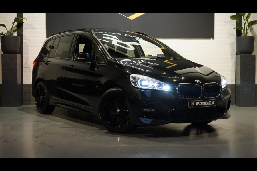 BMW 2 Serie Gran Tourer 220i 7p. M Sport AUTOMAAT-ACC-ALCANTARA-CAMERA-CLIMA-HEAD UP-KEYLESS-NAVI-PANO-WINTER-Etc.