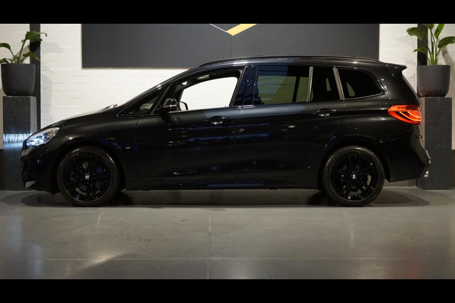 BMW 2 Serie Gran Tourer 220i 7p. M Sport AUTOMAAT-ACC-ALCANTARA-CAMERA-CLIMA-HEAD UP-KEYLESS-NAVI-PANO-WINTER-Etc.