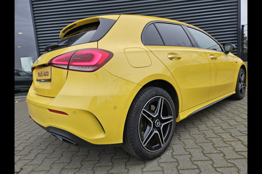 Mercedes-Benz A-Klasse 250 e AMG Edition Plug In Hybrid Dealer O.H 218pk PHEV | Adaptive Cruise | Burmester | Multibeam LED | Widescreen Navi | Sfeerverlichting | Apple Carplay | DAB |