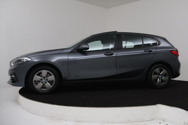 BMW 1-serie 118i Executive Edition Automaat (PANORAMADAK, NAVIGATIE, CAMERA, PDC, CRUISE, SFEERV, NL-AUTO, DEALER ONDERHOUDEN)