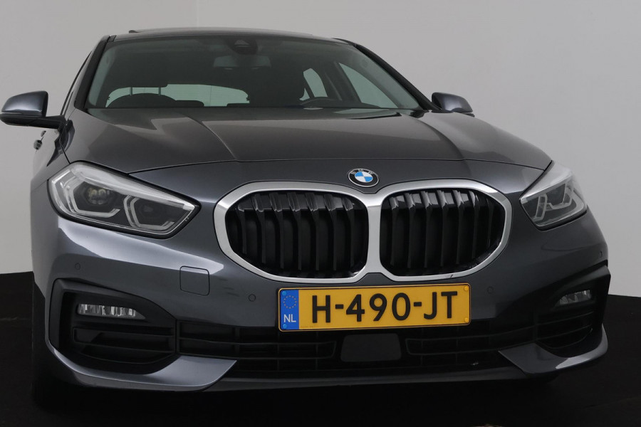 BMW 1-serie 118i Executive Edition Automaat (PANORAMADAK, NAVIGATIE, CAMERA, PDC, CRUISE, SFEERV, NL-AUTO, DEALER ONDERHOUDEN)