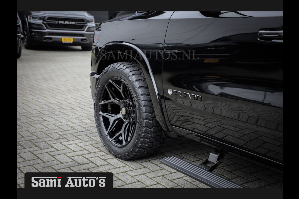 Dodge Ram 1500 LONGHORN BLACK OPS | HUD & VIRTUAL | PRIJS MET LPG + HEAD UP ADG + DEKSEL + PANORAMADAK GWJ + LUCHTVERING SER + BOM VOL | L CREW CAB | DUBBELE CABINE | 5,7L V8 HEMI 402 PK 4X4 | 5 PERSOONS | GRIJSKENTEKEN | VOORRAAD NR 2202 - 9563