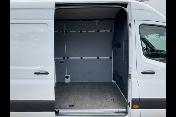 Mercedes-Benz eSprinter 55kWh 3-Pers L2H2 Snellader Camera Hoog Lang Stoelverwarming 3 zits