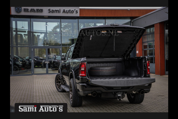 Dodge Ram 2025 LARAMIE NIGHT | 14,4 SCHERM + 10.2 INCH PASSENGER SCREEN | HURRICAN 420PK 636 Nm TWIN TURBO | PRIJS MET LPG EN COVER EN GAR DUBBELE CABINE | PICK UP | 5 PERSOONS | DC | GRIJSKENTEKEN | VOORAAD 2220 - 5039