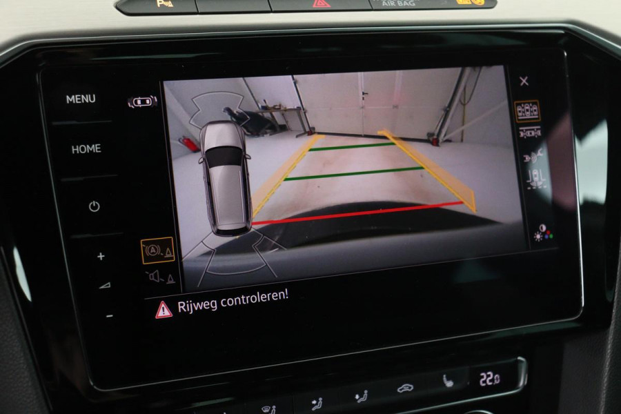 Volkswagen Passat 1.8 TSI R-line | Panoramadak | Dynaudio | Standkachel | Carplay | Massage | Alcantara | LED Plus | Trekhaak | Stoelverwarming | Adaptive cruise | Camera | Navigatie | Dodehoek detectie