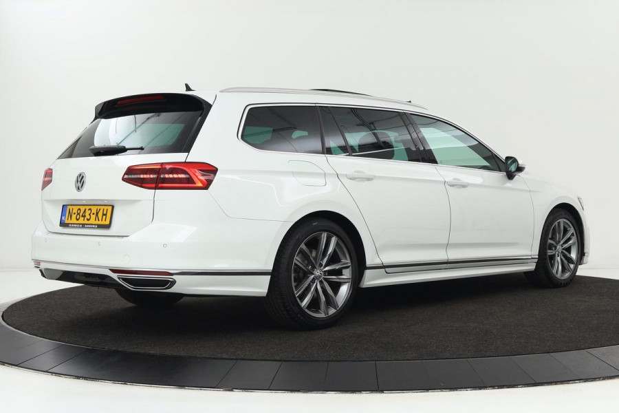 Volkswagen Passat 1.8 TSI R-line | Panoramadak | Dynaudio | Standkachel | Carplay | Massage | Alcantara | LED Plus | Trekhaak | Stoelverwarming | Adaptive cruise | Camera | Navigatie | Dodehoek detectie