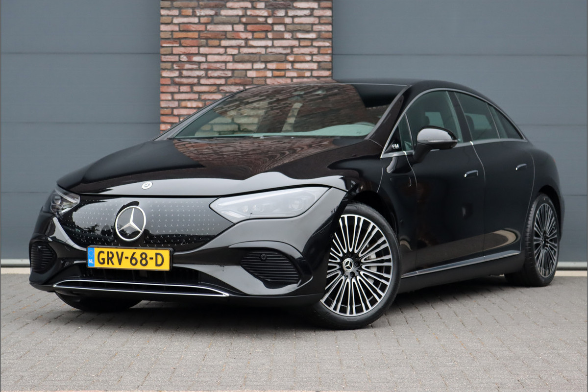 Mercedes-Benz EQE 300 Luxury Line 89 kWh | Hyperscreen | Luchtvering | Distronic+ | Trekhaak | Burmester | Memory | Warmtepomp | Rijassistentiepakket+ | Keyless Go | Leder | Digital Light |