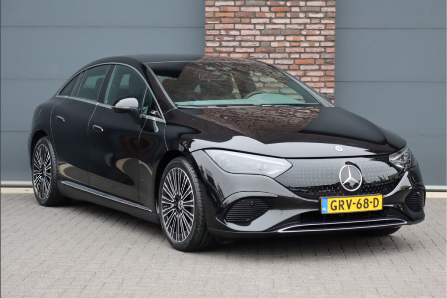 Mercedes-Benz EQE 300 Luxury Line 89 kWh | Hyperscreen | Luchtvering | Distronic+ | Trekhaak | Burmester | Memory | Warmtepomp | Rijassistentiepakket+ | Keyless Go | Leder | Digital Light |