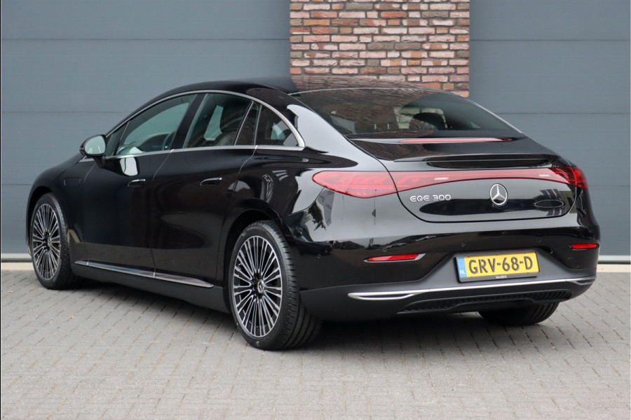 Mercedes-Benz EQE 300 Luxury Line 89 kWh | Hyperscreen | Luchtvering | Distronic+ | Trekhaak | Burmester | Memory | Warmtepomp | Rijassistentiepakket+ | Keyless Go | Leder | Digital Light |