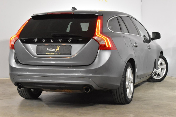 Volvo V60 T2 122PK Automaat Summum / Xenon / Leer / Donker getint glas / Navigatie /