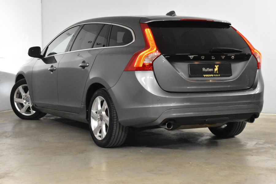 Volvo V60 T2 122PK Automaat Summum / Xenon / Leer / Donker getint glas / Navigatie /