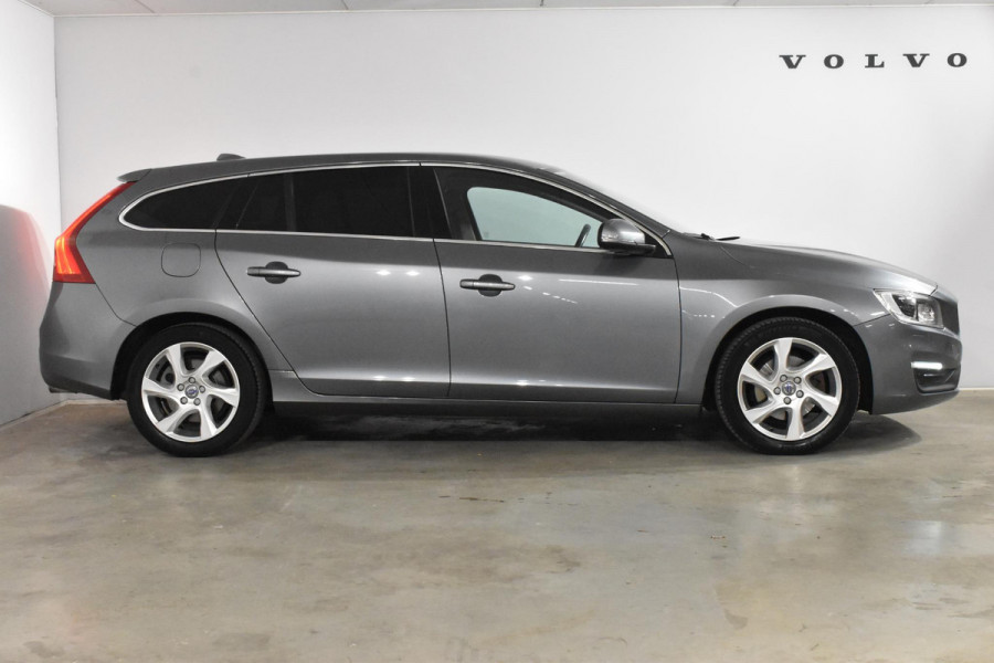 Volvo V60 T2 122PK Automaat Summum / Xenon / Leer / Donker getint glas / Navigatie /