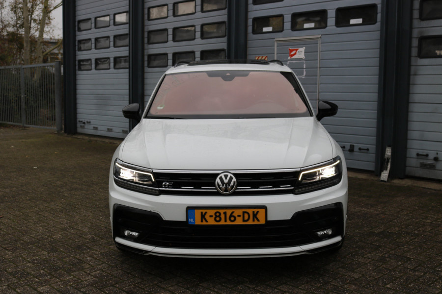 Volkswagen Tiguan 1.5 TSI ACT Highline Business R Xenon Led Panodak T-haak Bj:2020