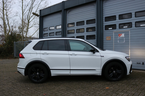 Volkswagen Tiguan 1.5 TSI ACT Highline Business R Xenon Led Panodak T-haak Bj:2020