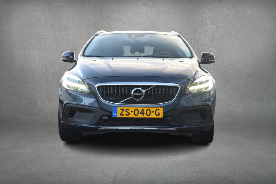 Volvo V40 Cross Country 1.5 T3 Polar+ Luxury | Trekhaak | Pano | H/K | Leer | Stoelverw.