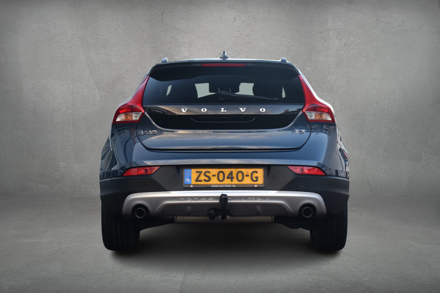 Volvo V40 Cross Country 1.5 T3 Polar+ Luxury | Trekhaak | Pano | H/K | Leer | Stoelverw.