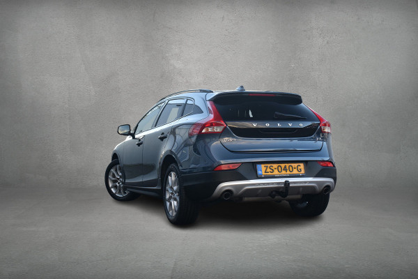 Volvo V40 Cross Country 1.5 T3 Polar+ Luxury | Trekhaak | Pano | H/K | Leer | Stoelverw.