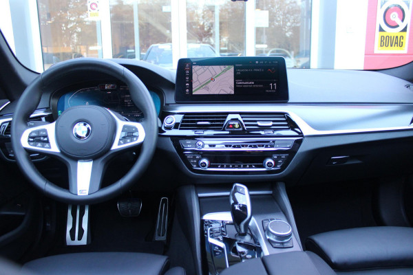 BMW 5 Serie 530i 252PK AUTOMAAT HIGH EXECUTIVE EDITION | ELEKTRISCH WEGKLAPBARE TREKHAAK | PANORAMISCH SCHUIF/KANTEL DAK | BMW LASER LIGHT KOPLAMPEN | ELEKTRISCH VERSTELBARE STOELEN MET GEHEUGEN FUNCTIE | ELEKTRISCH VERSTELBAAR STUUR KOLOM | APPLE CARPLAY/ANDROID AUTO | LEDEREN BEKLEDING | ACHTERUITRIJ CAMERA | STOEL VERWARMING | ORIGINEEL NEDERLANDSE AUTO! | M-PERFORMANCE REMMEN | 360° CAMERA | DODEHOEK DETECTIE | 2000KG TREKGEWICHT! |