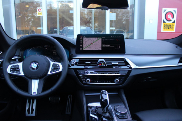 BMW 5 Serie 530i 252PK AUTOMAAT HIGH EXECUTIVE EDITION | ELEKTRISCH WEGKLAPBARE TREKHAAK | PANORAMISCH SCHUIF/KANTEL DAK | BMW LASER LIGHT KOPLAMPEN | ELEKTRISCH VERSTELBARE STOELEN MET GEHEUGEN FUNCTIE | ELEKTRISCH VERSTELBAAR STUUR KOLOM | APPLE CARPLAY/ANDROID AUTO | LEDEREN BEKLEDING | ACHTERUITRIJ CAMERA | STOEL VERWARMING | ORIGINEEL NEDERLANDSE AUTO! | M-PERFORMANCE REMMEN | 360° CAMERA | DODEHOEK DETECTIE | 2000KG TREKGEWICHT! |