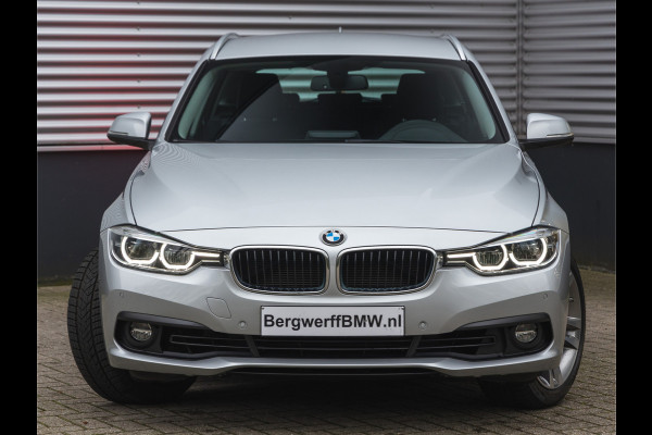 BMW 3 Serie Touring 318i - Trekhaak - LED - Navigatie - Bluetooth