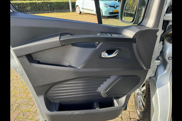 Renault Trafic 2.0 dCi 150 T30 L2H1 Luxe Trekhaak / Navi / P-sensoren & Camera / Keyless / Clima / LM velgen / Nette bus!