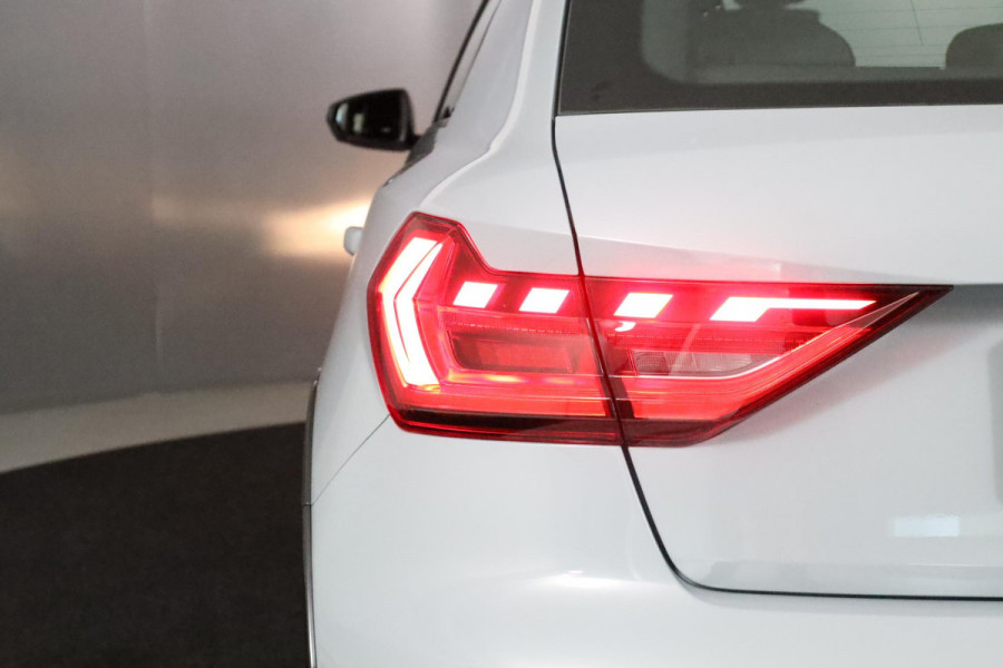 Audi A1 Citycarver 25 TFSI epic 95 pk | Navigatie via App | Parkeersensoren achter | Cruise control | Airco |