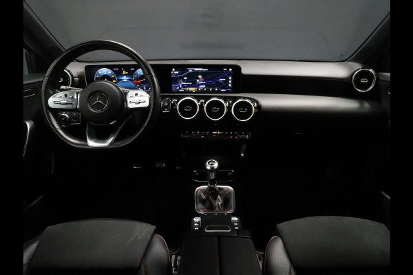 Mercedes-Benz A-Klasse 160 AMG Sport [CAMERA, APPLE CARPLAY, CRUISE CONTROL, SPORTSTOELEN, NAVIGATIE, NIEUWSTAAT]