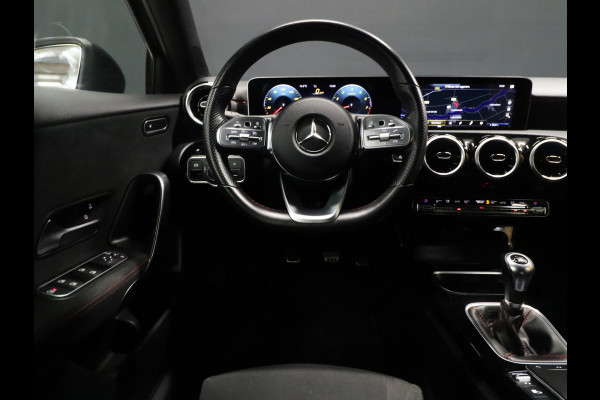 Mercedes-Benz A-Klasse 160 AMG Sport [CAMERA, APPLE CARPLAY, CRUISE CONTROL, SPORTSTOELEN, NAVIGATIE, NIEUWSTAAT]