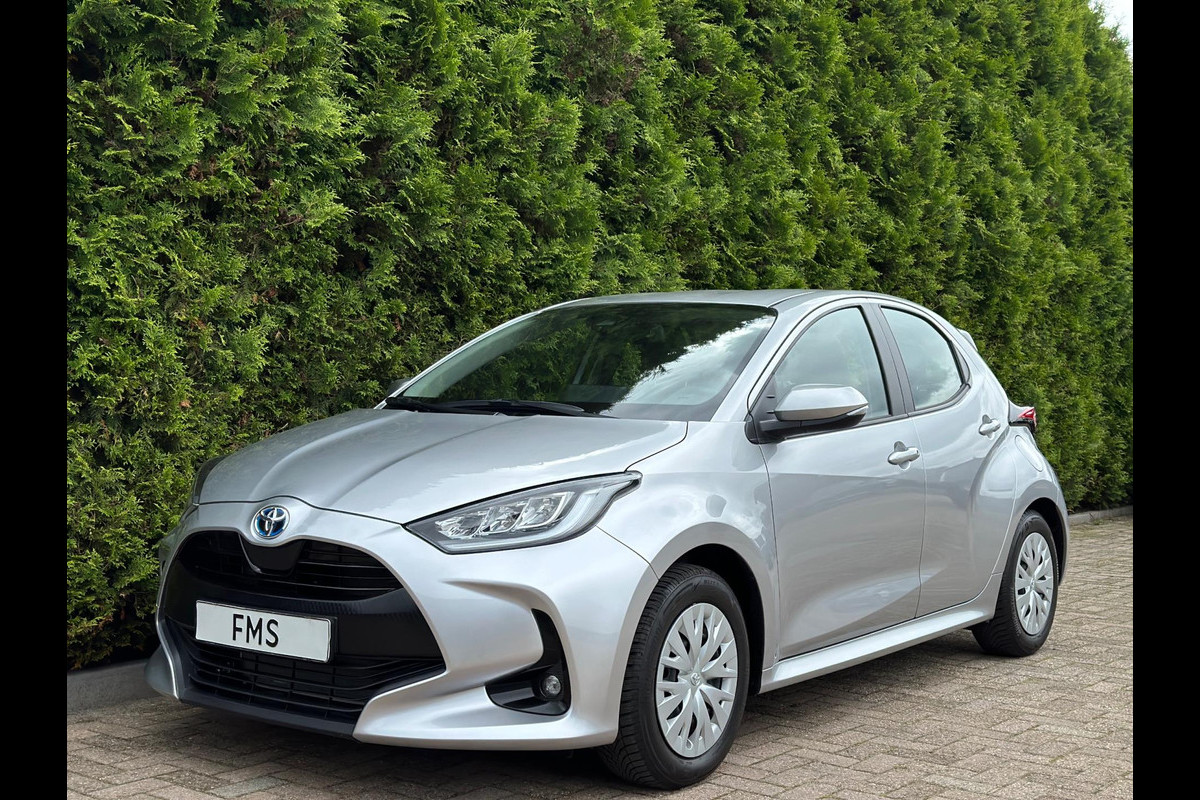 Toyota Yaris 1.5 Hybrid Business Plus CarPlay Camera