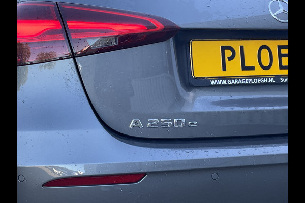 Mercedes-Benz A-Klasse 250 e PHEV AMG Line Facelift Pano.dak Sfeerverl Cam Led COMPLEET!