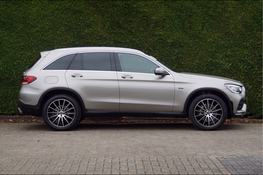 Mercedes-Benz GLC GLC 300 e 4M AMG line | Trekhaak Panorama Sfeerverlichting 20 inch AMG