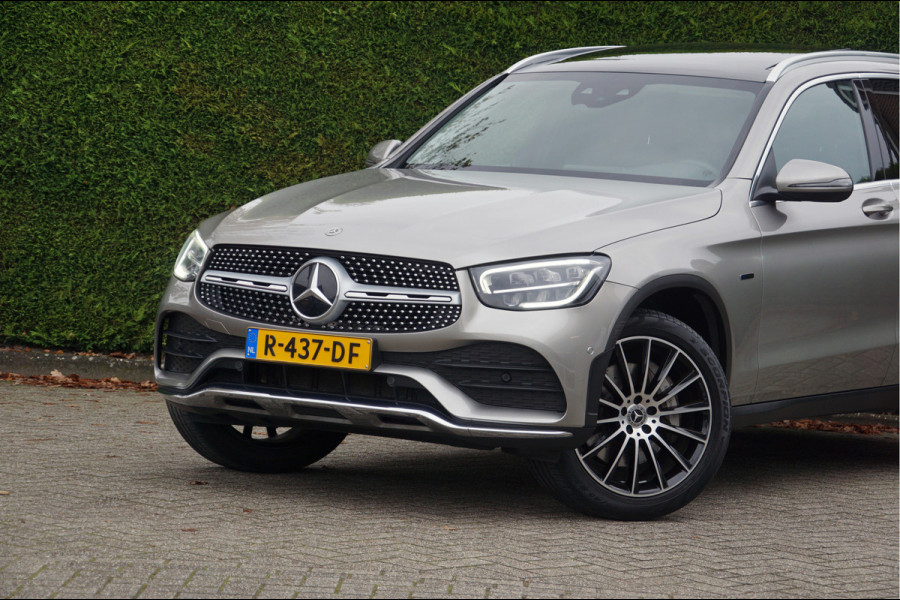 Mercedes-Benz GLC GLC 300 e 4M AMG line | Trekhaak Panorama Sfeerverlichting 20 inch AMG