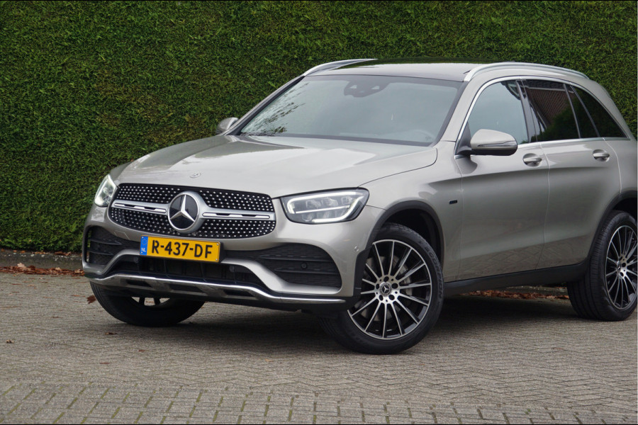 Mercedes-Benz GLC GLC 300 e 4M AMG line | Trekhaak Panorama Sfeerverlichting 20 inch AMG