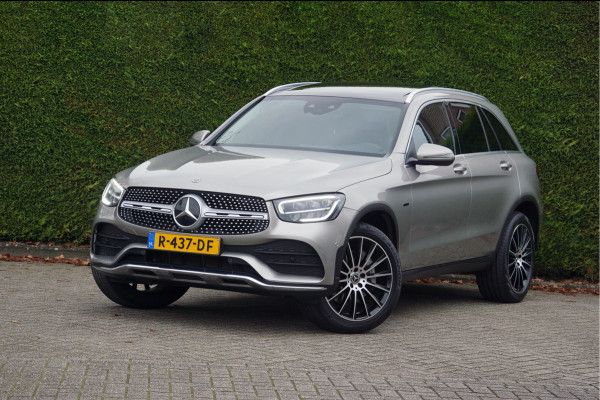 Mercedes-Benz GLC GLC 300 e 4M AMG line | Trekhaak Panorama Sfeerverlichting 20 inch AMG