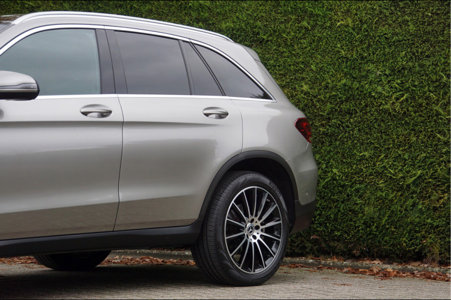 Mercedes-Benz GLC GLC 300 e 4M AMG line | Trekhaak Panorama Sfeerverlichting 20 inch AMG