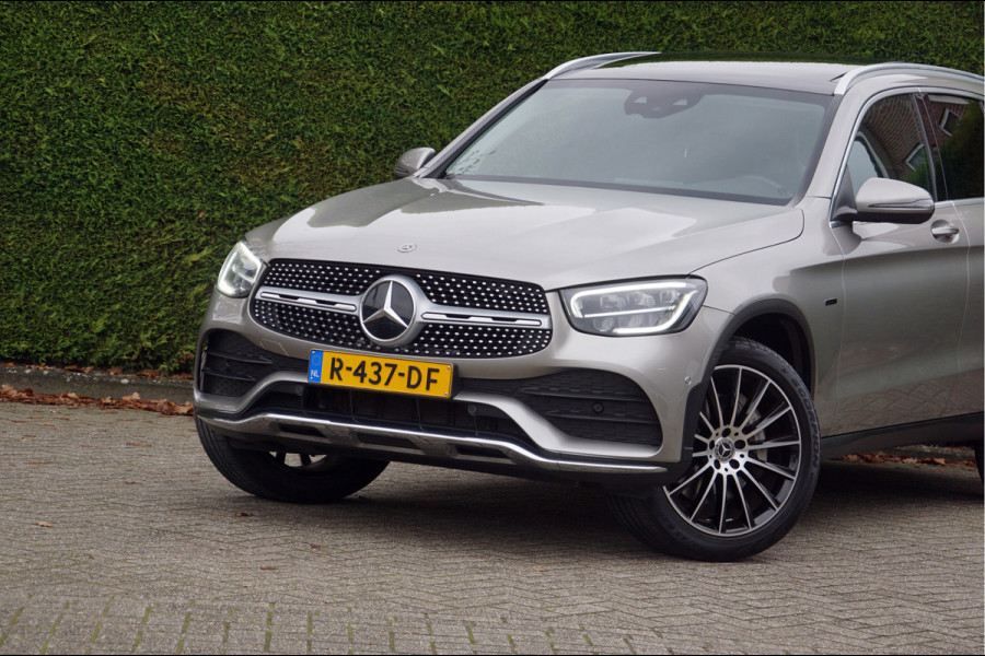 Mercedes-Benz GLC GLC 300 e 4M AMG line | Trekhaak Panorama Sfeerverlichting 20 inch AMG