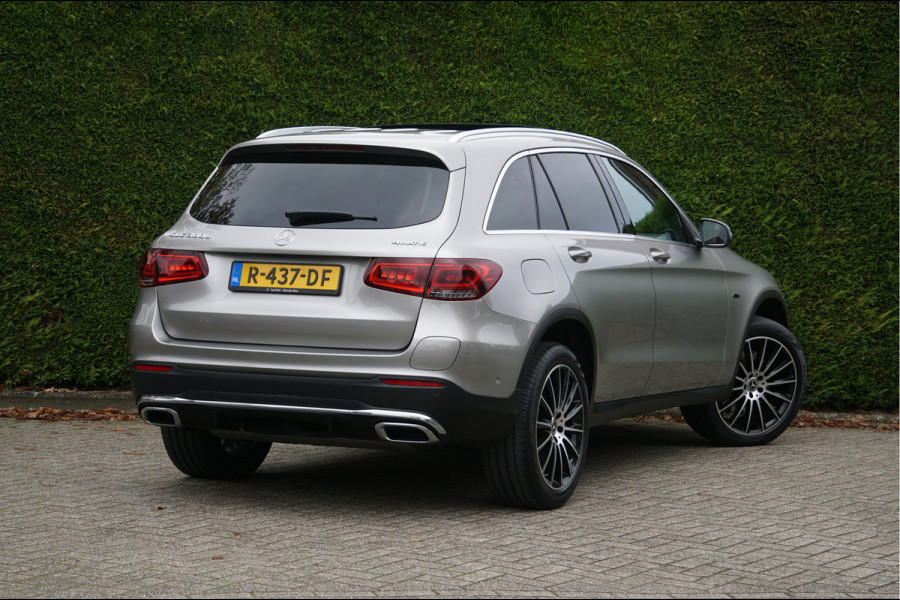 Mercedes-Benz GLC GLC 300 e 4M AMG line | Trekhaak Panorama Sfeerverlichting 20 inch AMG