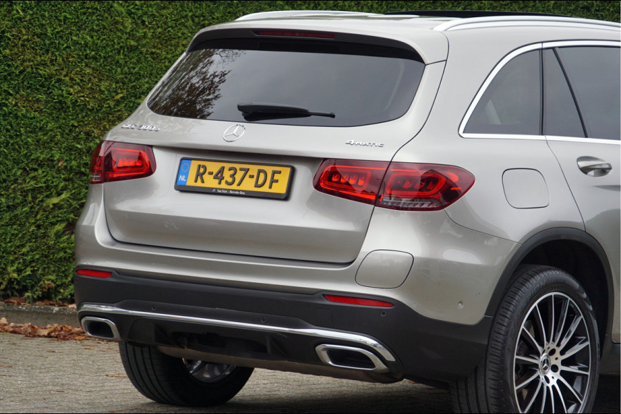 Mercedes-Benz GLC GLC 300 e 4M AMG line | Trekhaak Panorama Sfeerverlichting 20 inch AMG