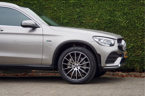 Mercedes-Benz GLC GLC 300 e 4M AMG line | Trekhaak Panorama Sfeerverlichting 20 inch AMG